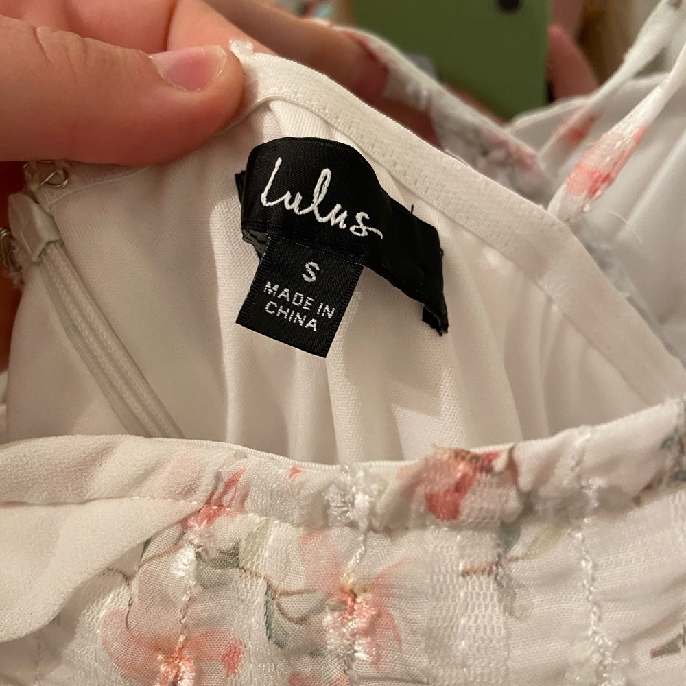 Floral white ruffle midi dress! ✨ - Picture 3 of 4